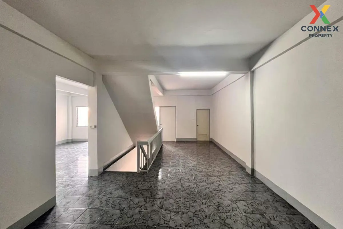 ขายอาคารพาณิชย์ 3 คูหา 3 ชั้นครึ่ง วัดเกต เมืองเชียงใหม่ เชียงใหม