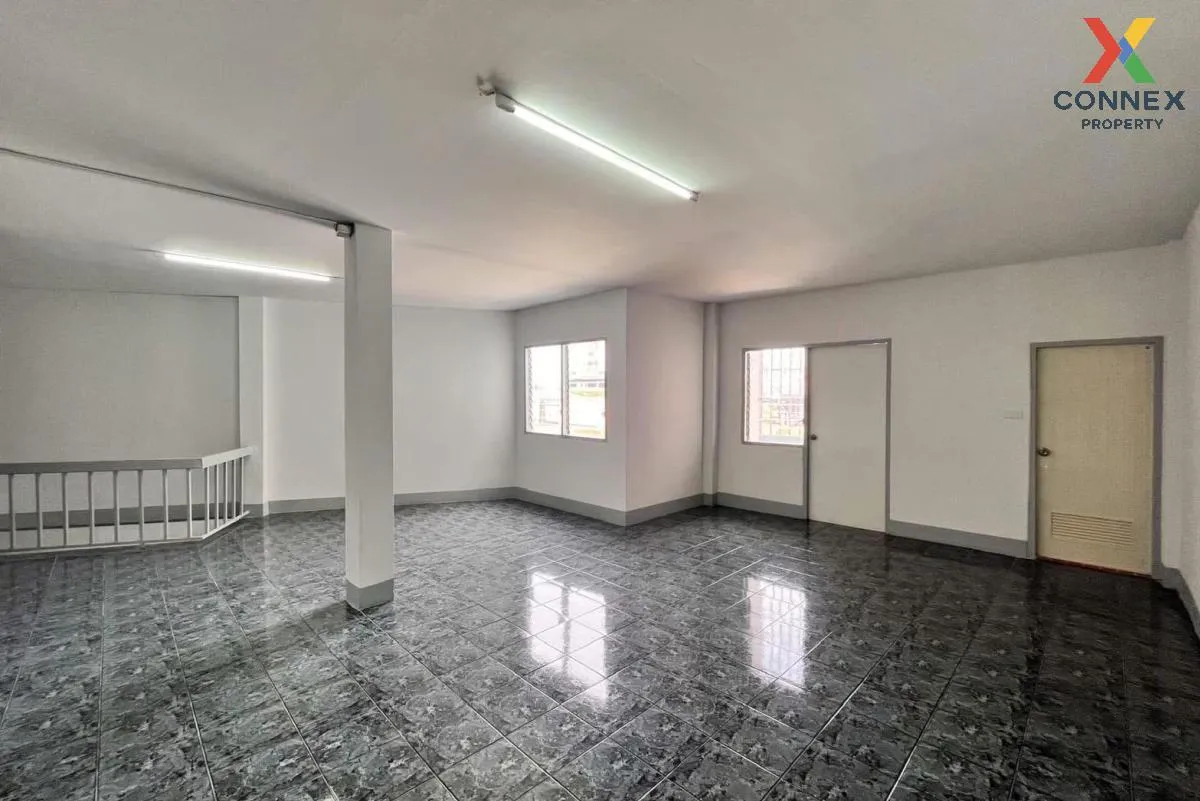 ขายอาคารพาณิชย์ 3 คูหา 3 ชั้นครึ่ง วัดเกต เมืองเชียงใหม่ เชียงใหม