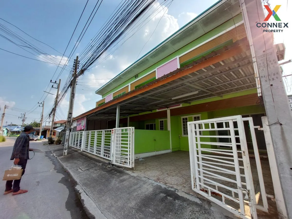 For Sale Townhouse/Townhome  , Sompratthana , corner unit , wide  2