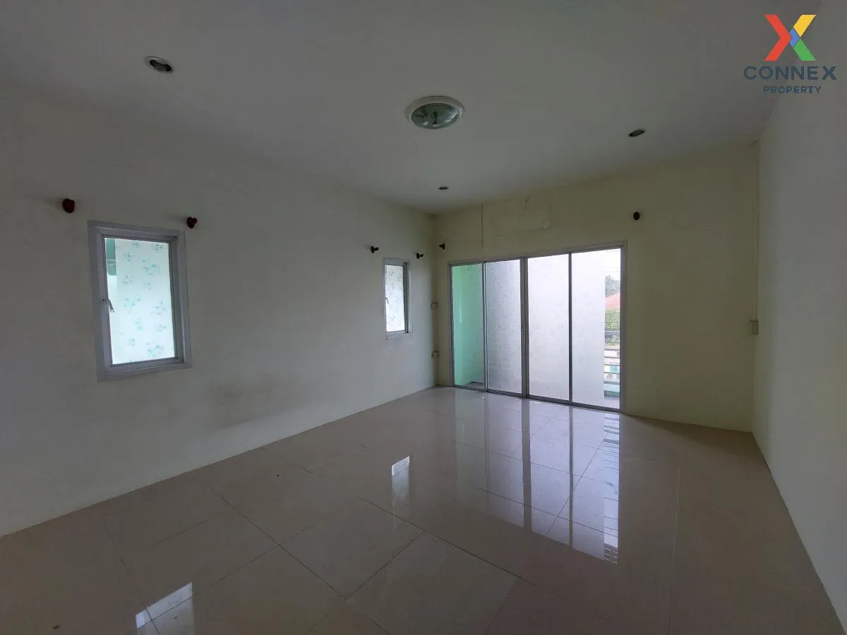 For Sale Townhouse/Townhome  , Sompratthana , corner unit , wide 