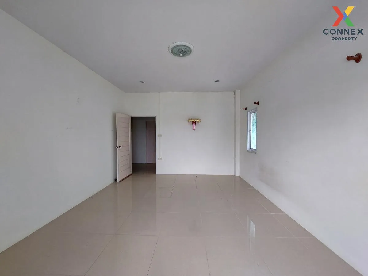 For Sale Townhouse/Townhome  , Sompratthana , corner unit , wide 