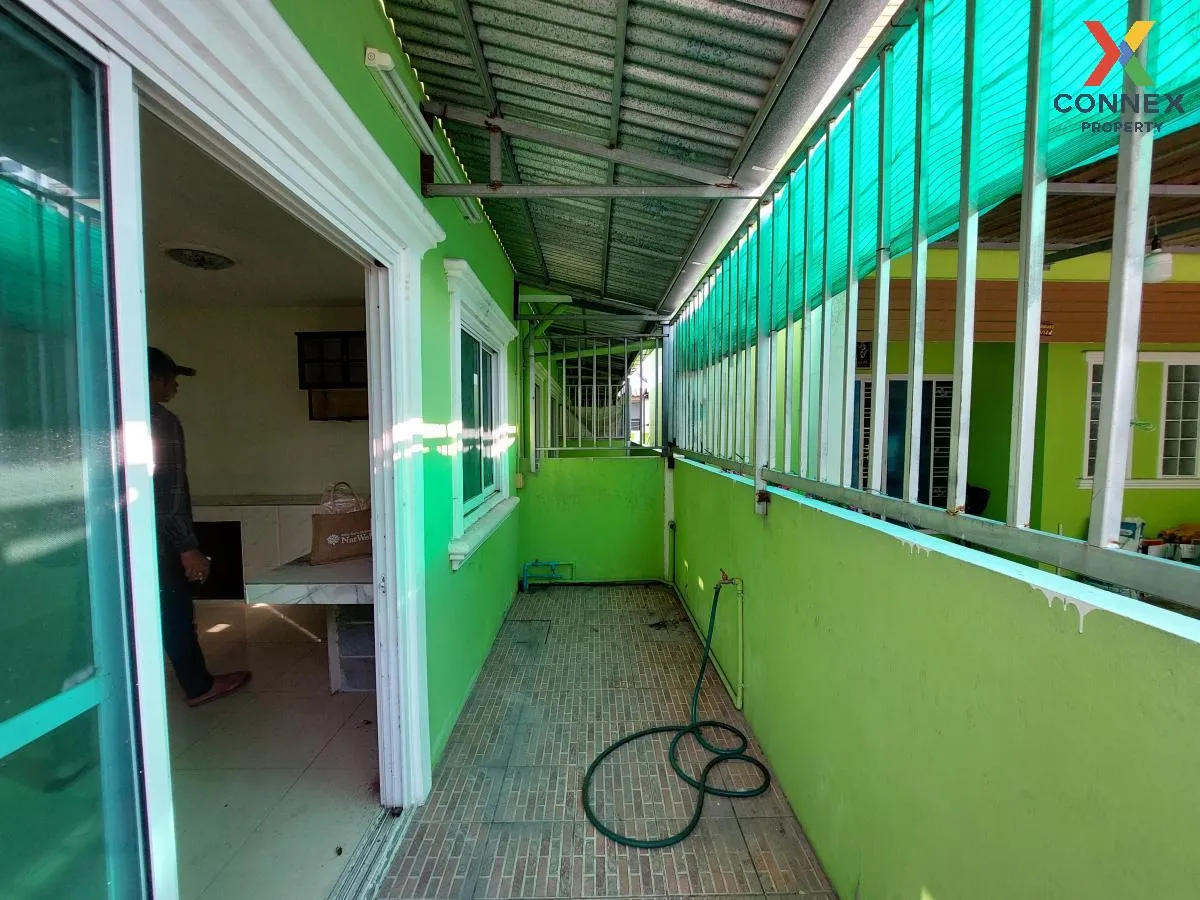 For Sale Townhouse/Townhome  , Sompratthana , corner unit , wide 