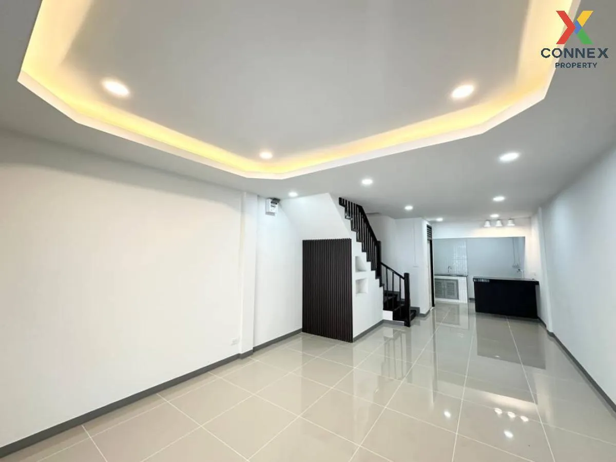 ขายทาวน์เฮ้าส์/ทาวน์โฮม  ปิยวรารมย์ 2 รีโนเวทใหม่ ไทรน้อย ไทรน้อย