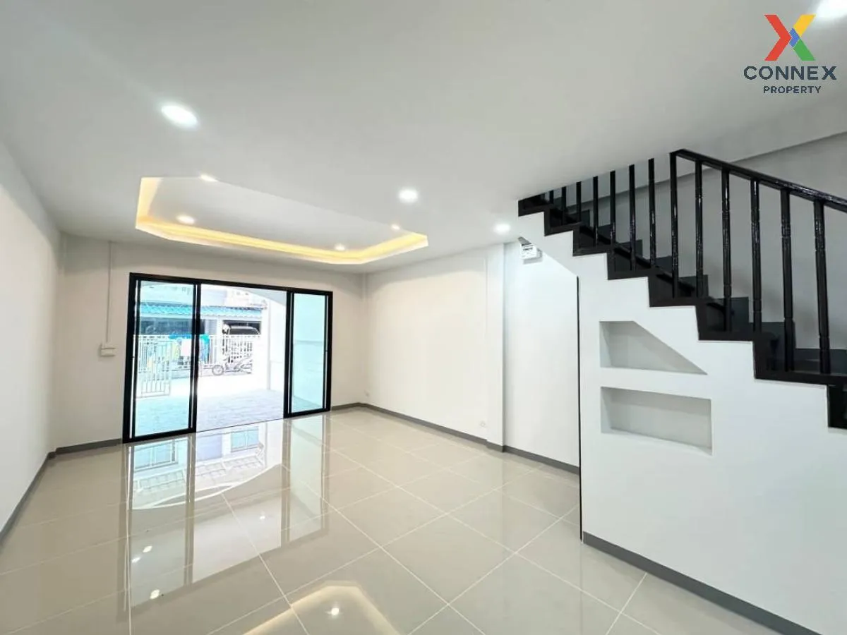 ขายทาวน์เฮ้าส์/ทาวน์โฮม  ปิยวรารมย์ 2 รีโนเวทใหม่ ไทรน้อย ไทรน้อย