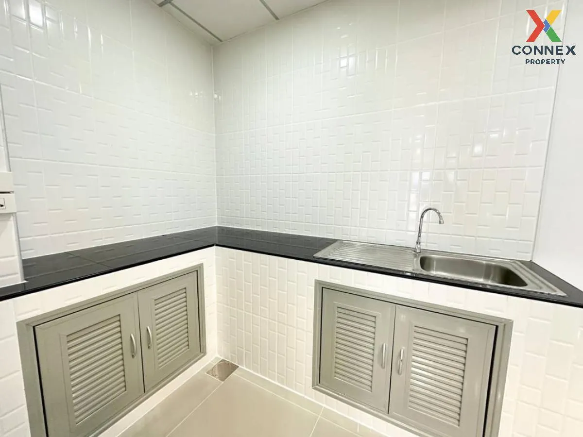 ขายทาวน์เฮ้าส์/ทาวน์โฮม  ปิยวรารมย์ 2 รีโนเวทใหม่ ไทรน้อย ไทรน้อย