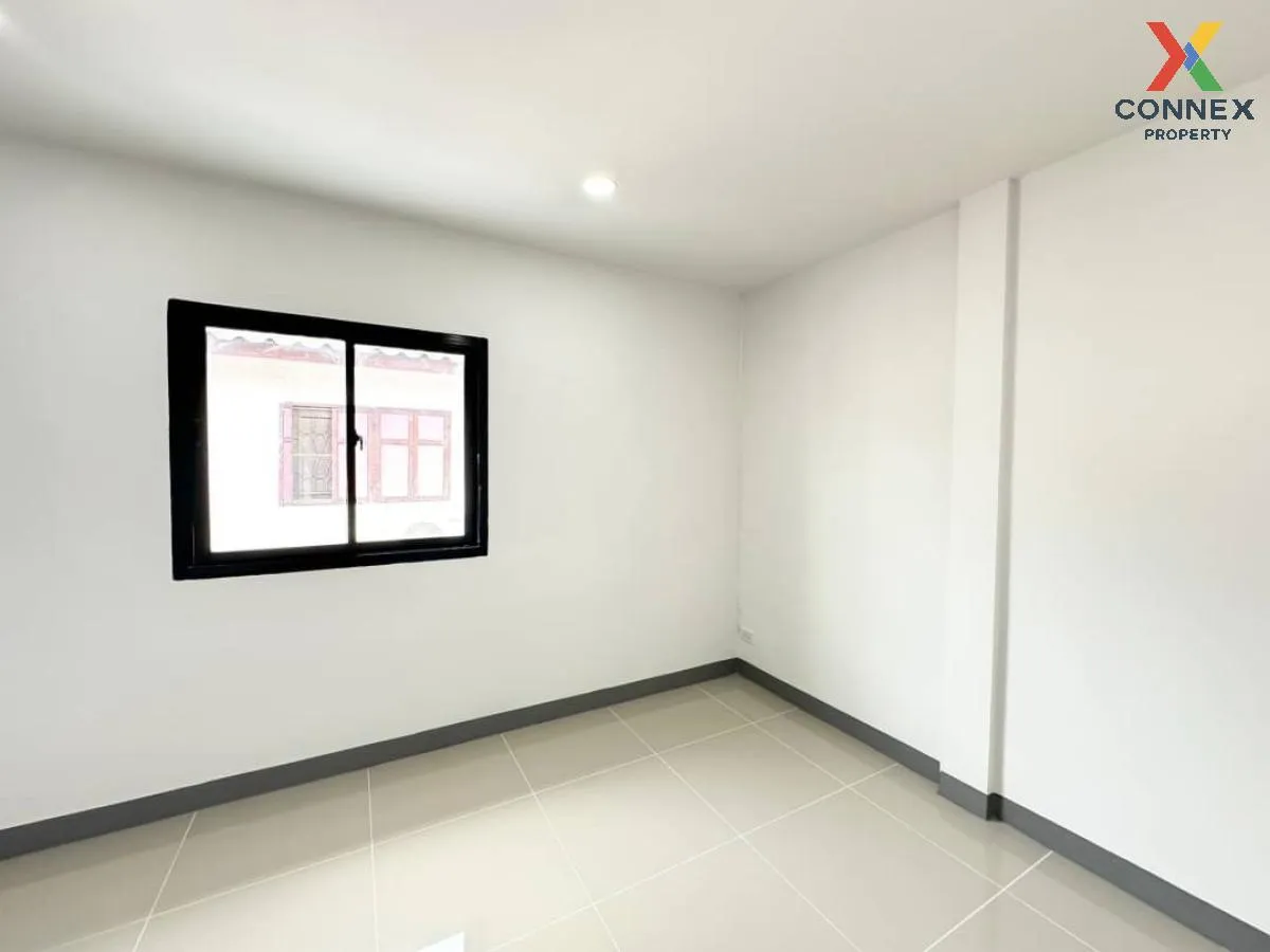 ขายทาวน์เฮ้าส์/ทาวน์โฮม  ปิยวรารมย์ 2 รีโนเวทใหม่ ไทรน้อย ไทรน้อย