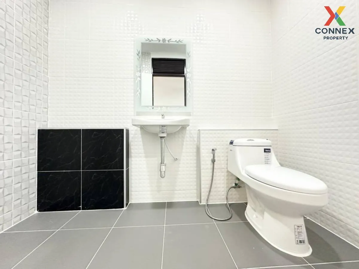 ขายทาวน์เฮ้าส์/ทาวน์โฮม  ปิยวรารมย์ 2 รีโนเวทใหม่ ไทรน้อย ไทรน้อย