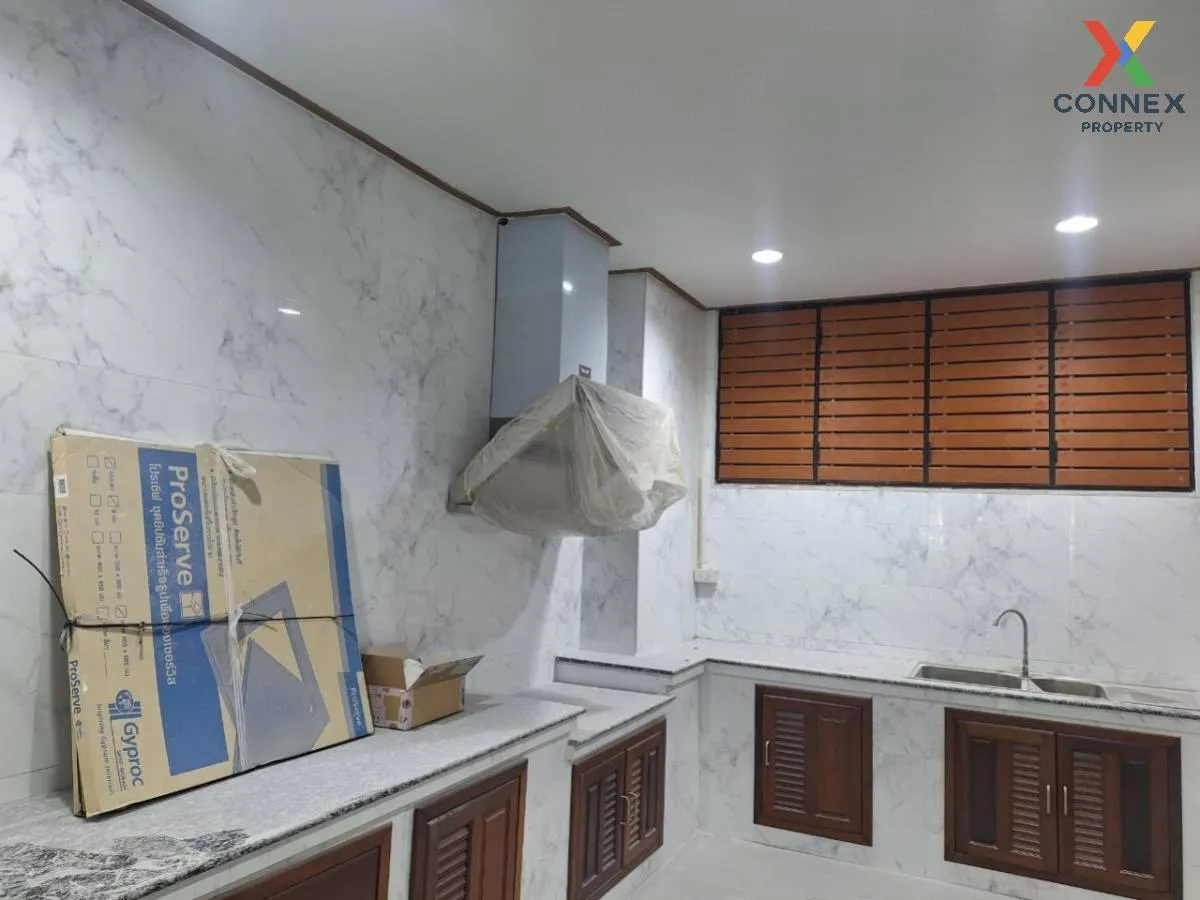 For Sale Townhouse/Townhome  , Baan Sukkasem Villa 2 , Bang Kho L