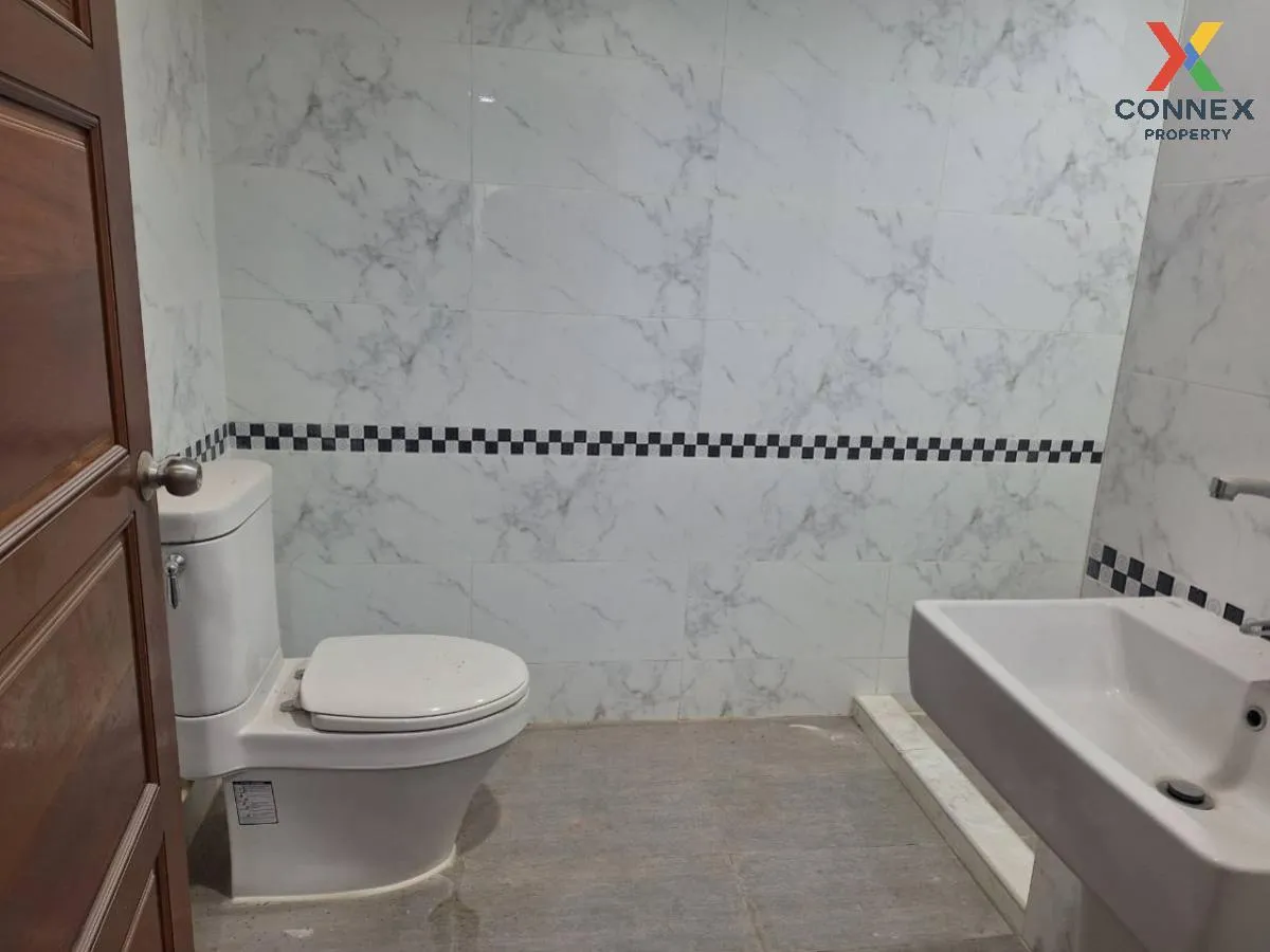 For Sale Townhouse/Townhome  , Baan Sukkasem Villa 2 , Bang Kho L