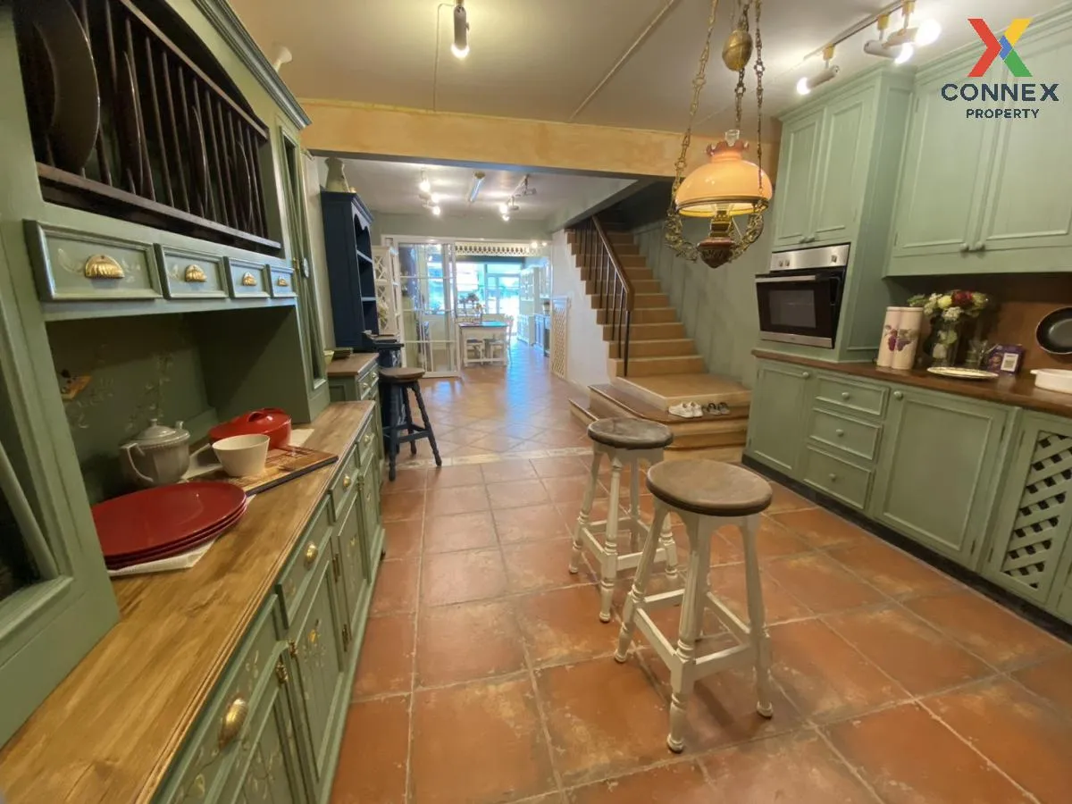 For Sale 4-storey commercial building, Srinakarin Road , Samrong  2