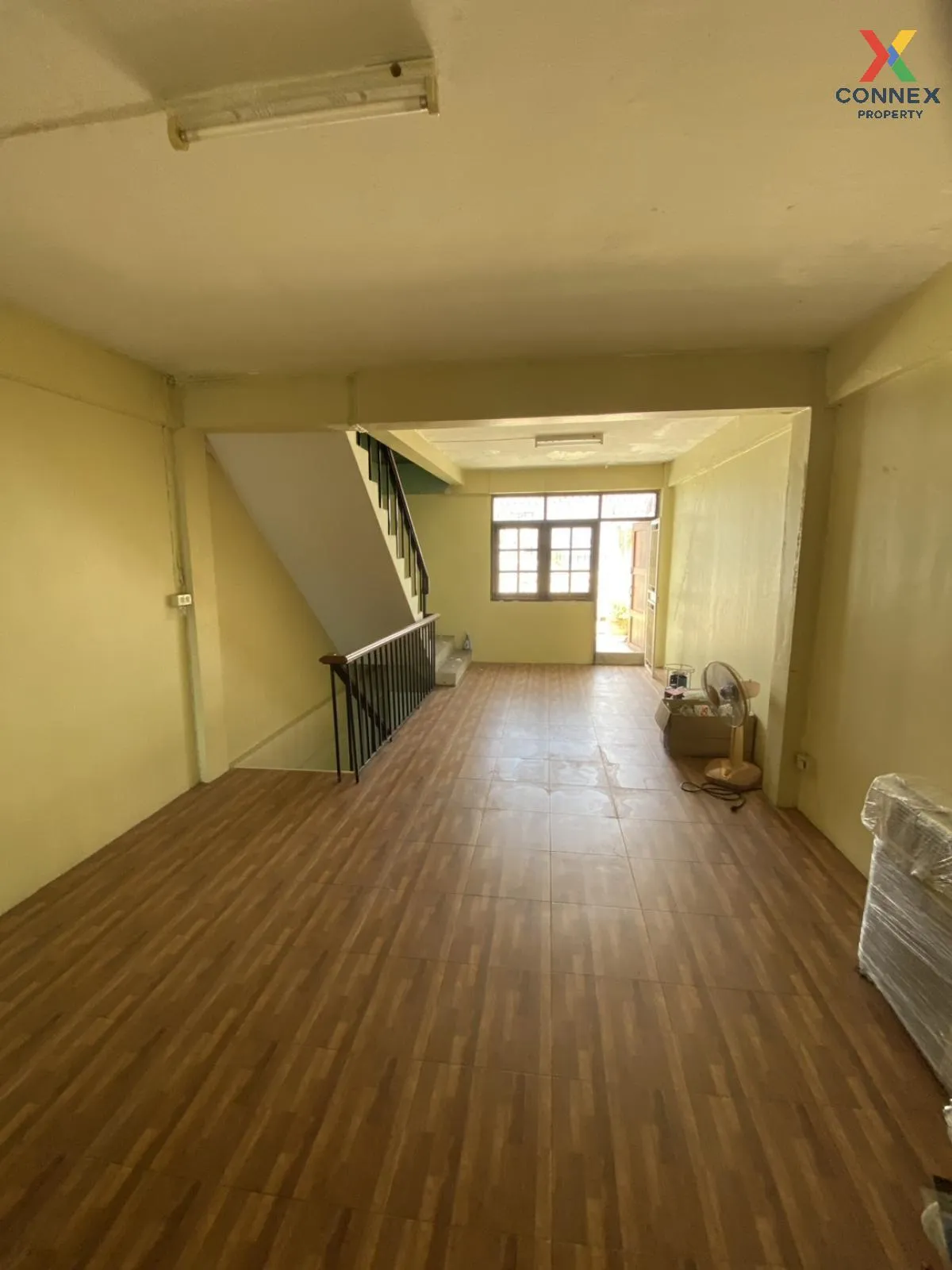 For Sale 4-storey commercial building, Srinakarin Road , Samrong 