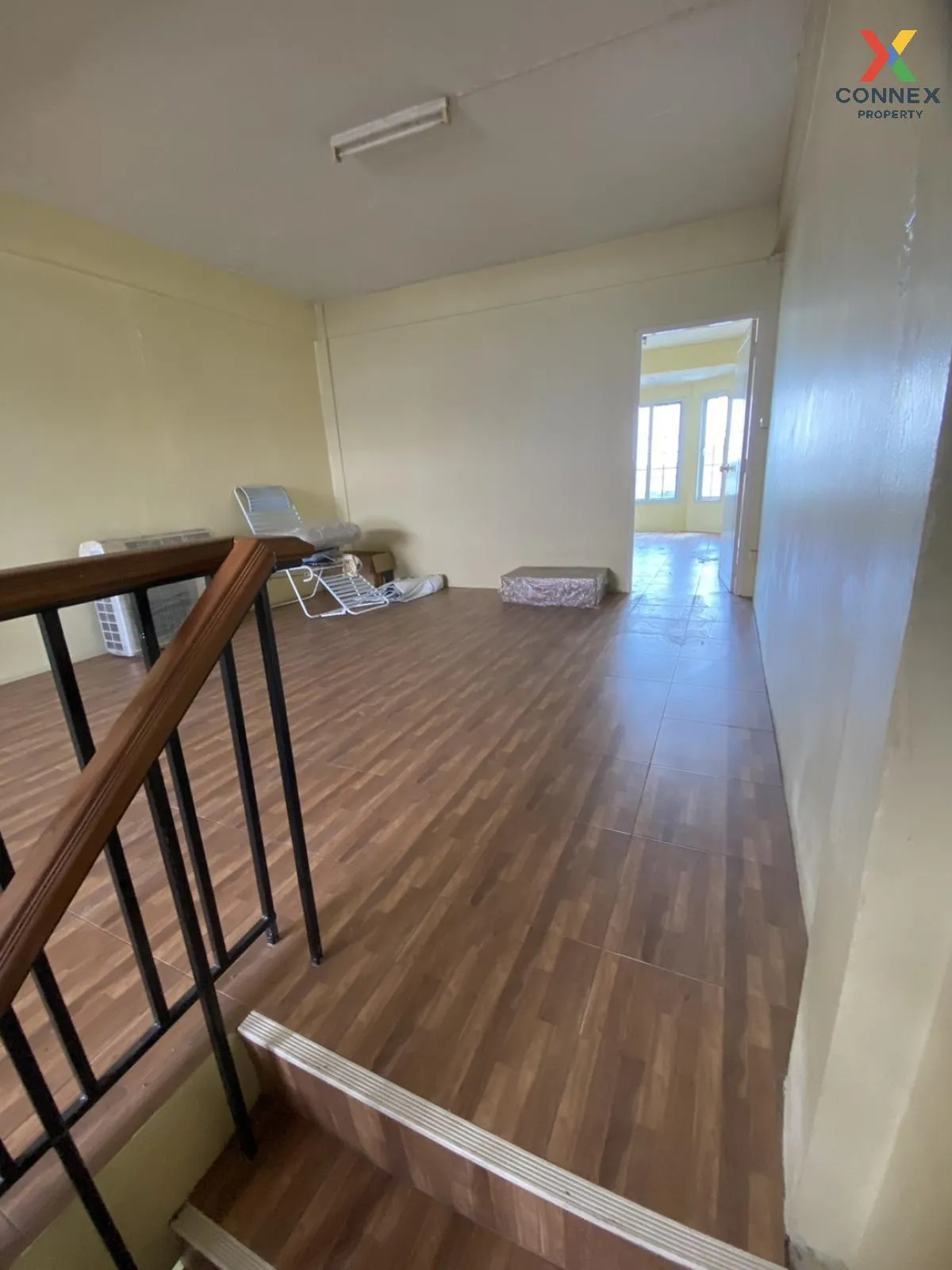 For Sale 4-storey commercial building, Srinakarin Road , Samrong 