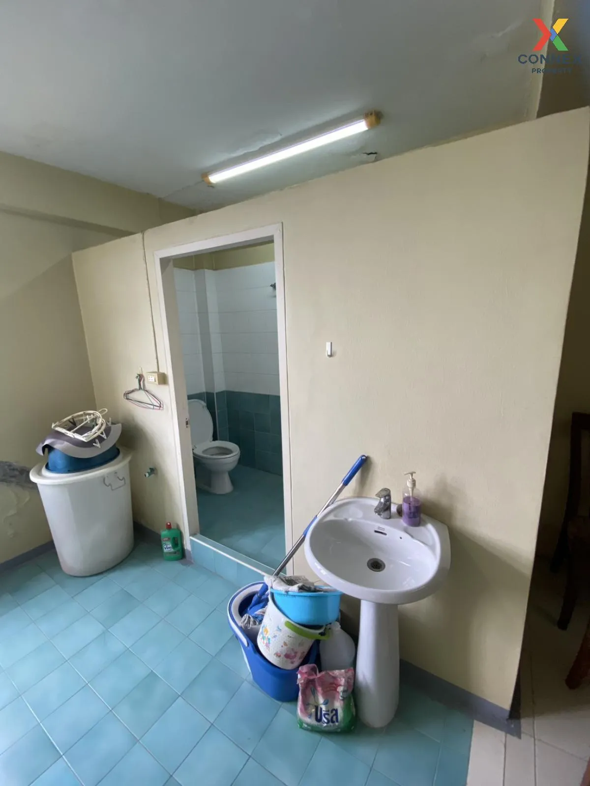 For Sale 4-storey commercial building, Srinakarin Road , Samrong 