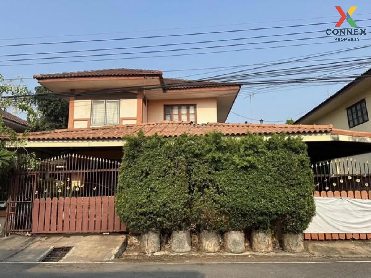 For Sale House , Baan Porthisan 8 , wide frontage , Khlong Chet , 1