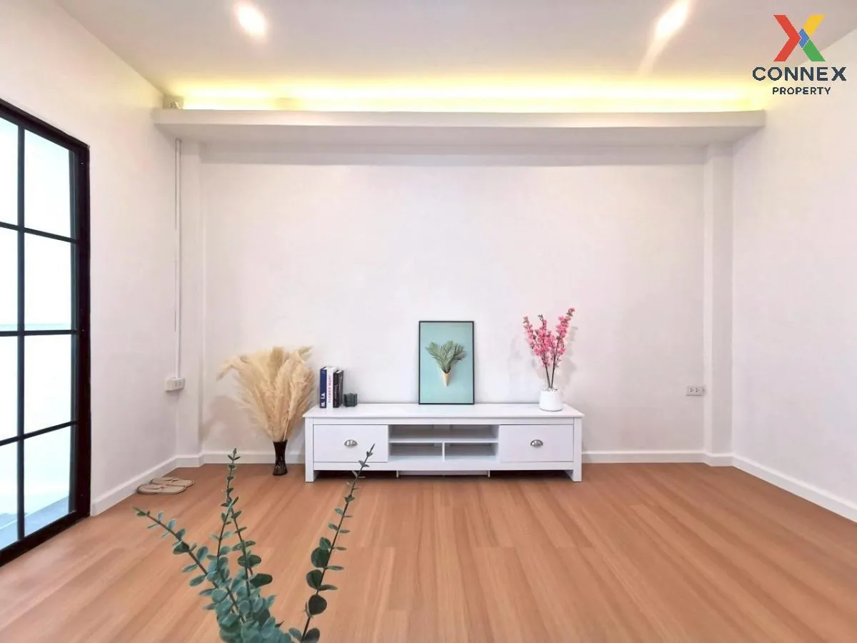 For Sale Townhouse/Townhome  , Phatthanchai , newly renovated , S