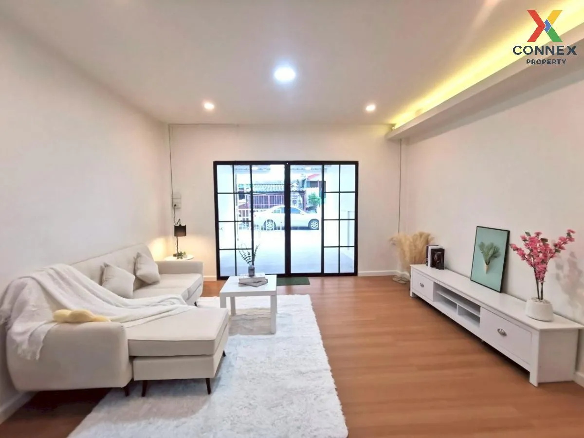 For Sale Townhouse/Townhome  , Phatthanchai , newly renovated , S