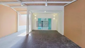 ขายบ้าน  บ้านพระปิ่น 4 หน้ากว้าง รีโนเวทใหม่ หนองแขม เขต หนองแขม กรุงเทพ CX-120016