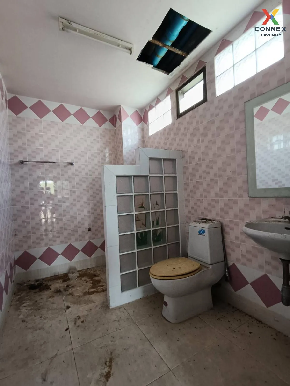 For Sale Commercial building, Watchara Road , corner unit , Krabi