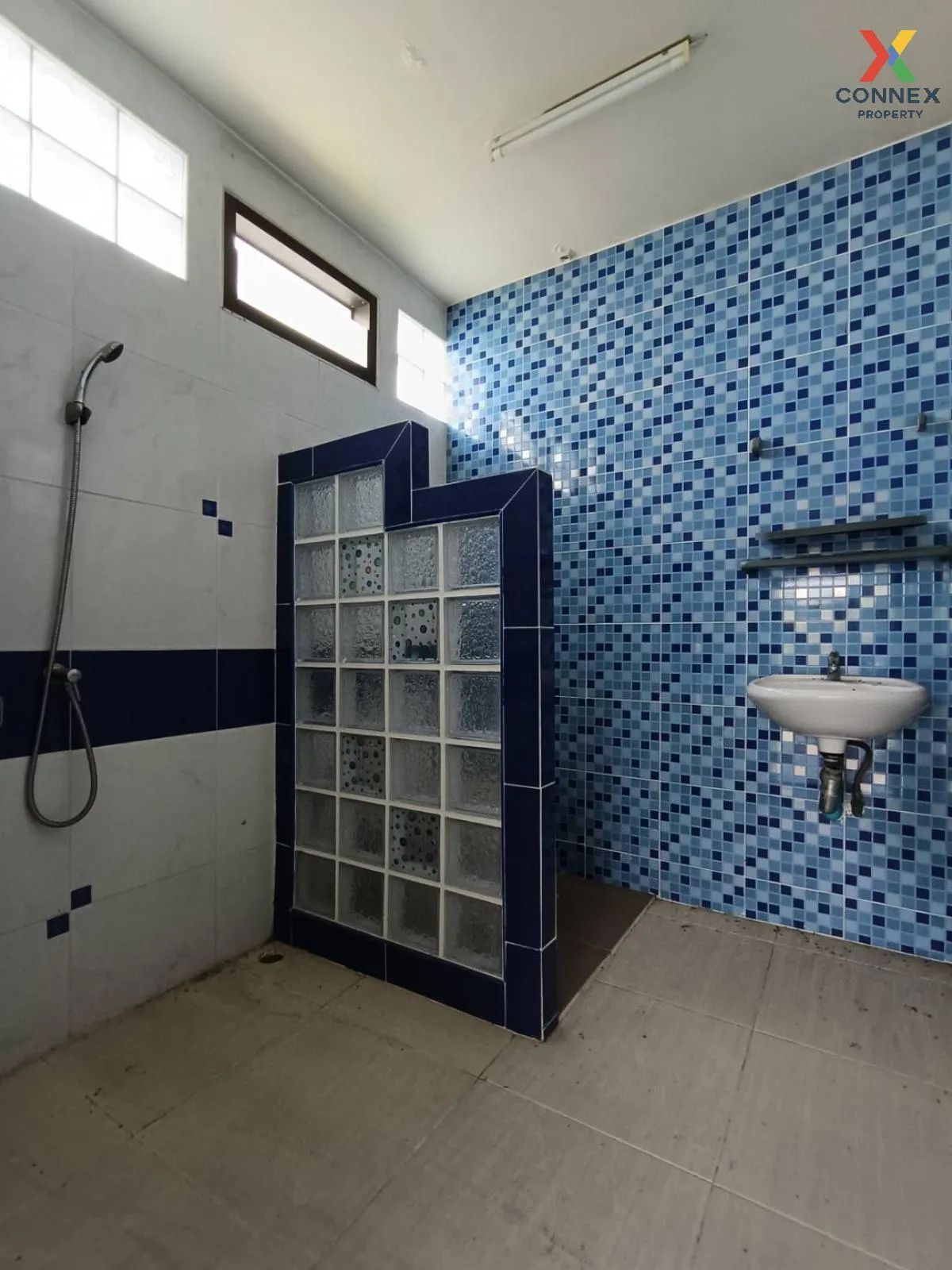 For Sale Commercial building, Watchara Road , corner unit , Krabi