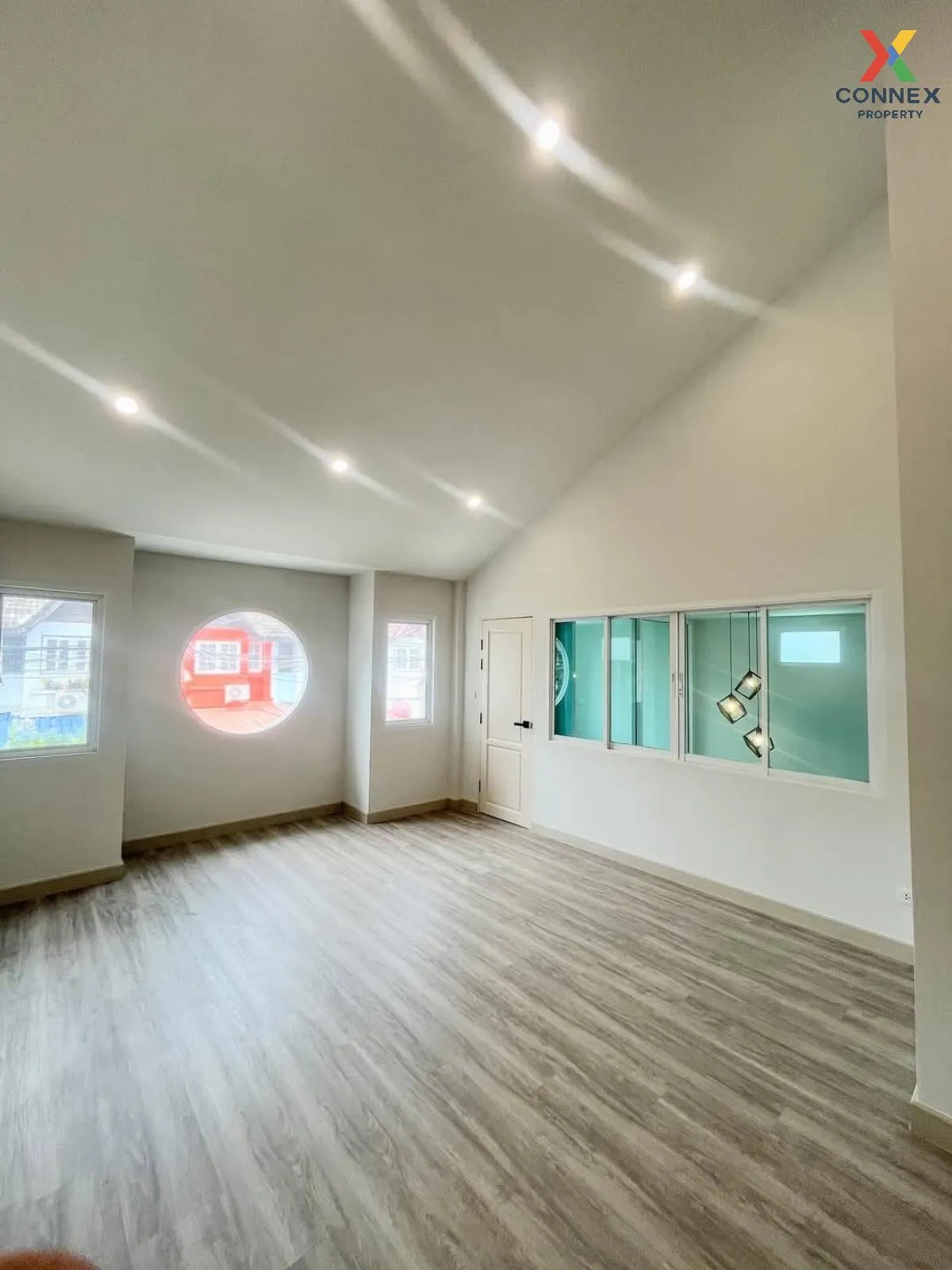 For Sale Townhouse/Townhome  , Chomduean 3 , corner unit , newly 