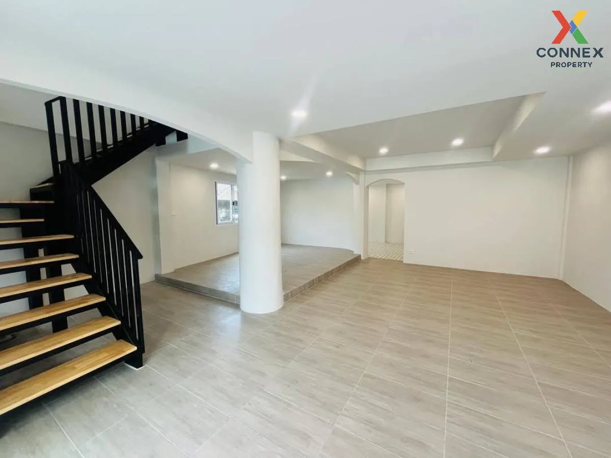 For Sale Townhouse/Townhome  , Chomduean 3 , corner unit , newly 