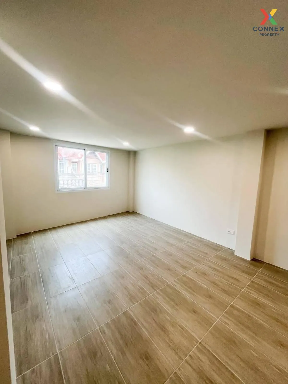 For Sale Townhouse/Townhome  , Chomduean 3 , corner unit , newly 