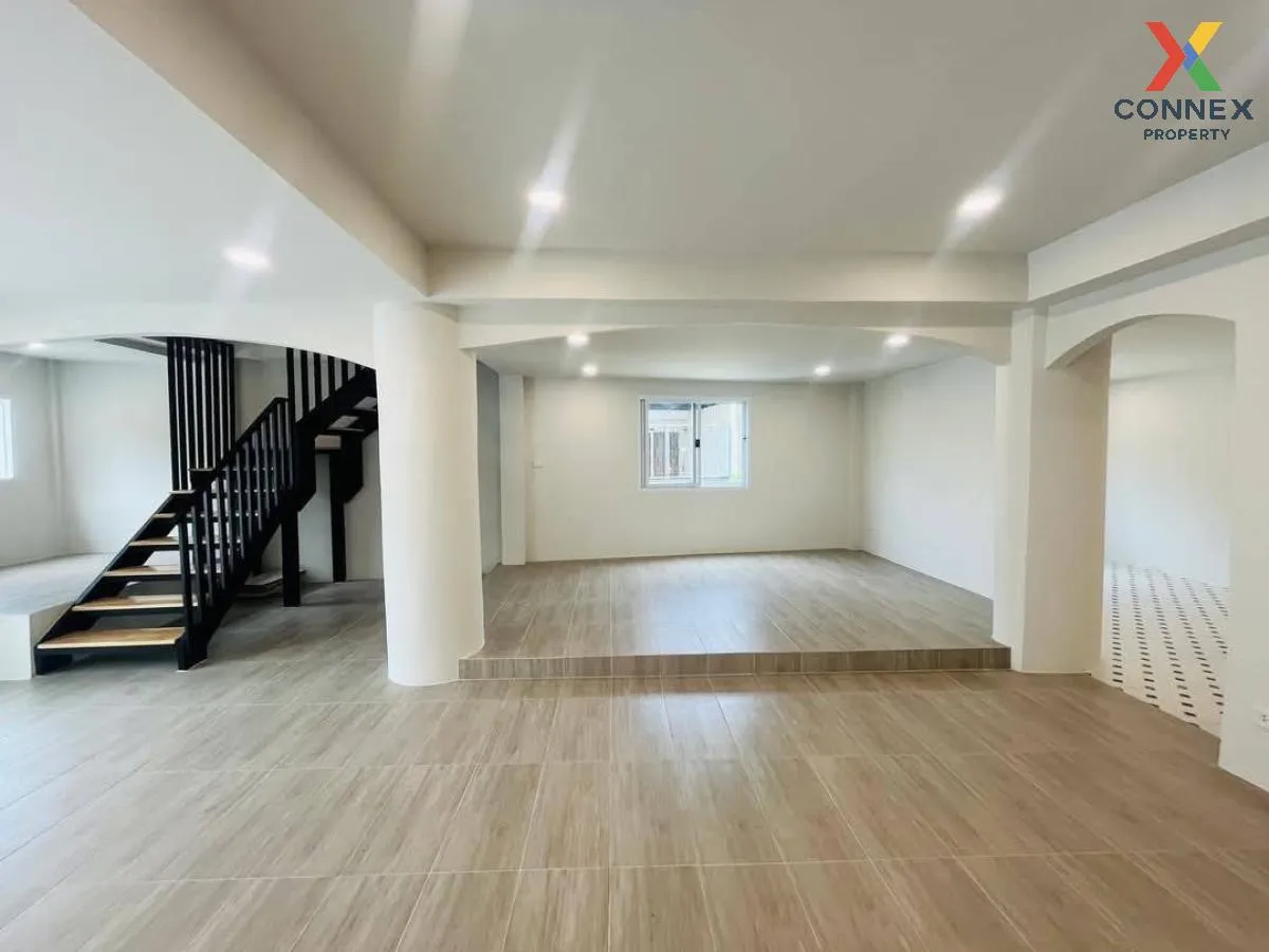 For Sale Townhouse/Townhome  , Chomduean 3 , corner unit , newly 