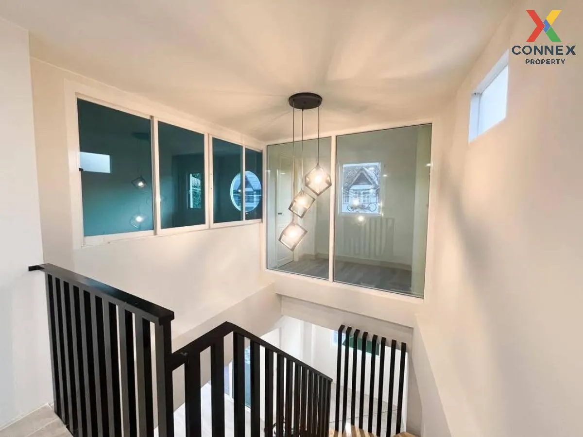 For Sale Townhouse/Townhome  , Chomduean 3 , corner unit , newly 