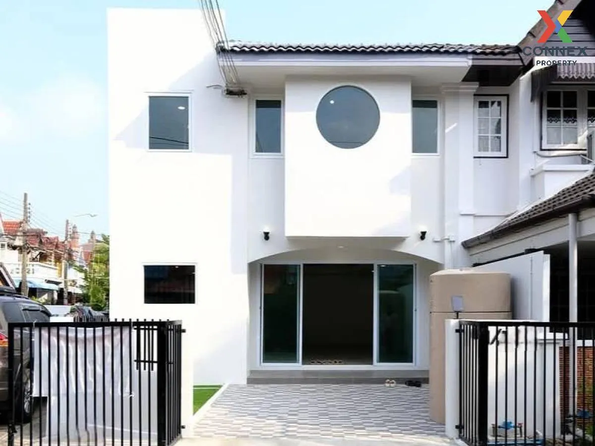 For Sale Townhouse/Townhome  , Chomduean 3 , corner unit , newly  2