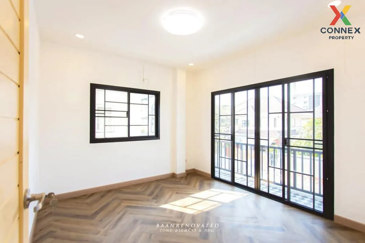 For Sale House , Baan Ratchada 3 , wide frontage , newly renovate