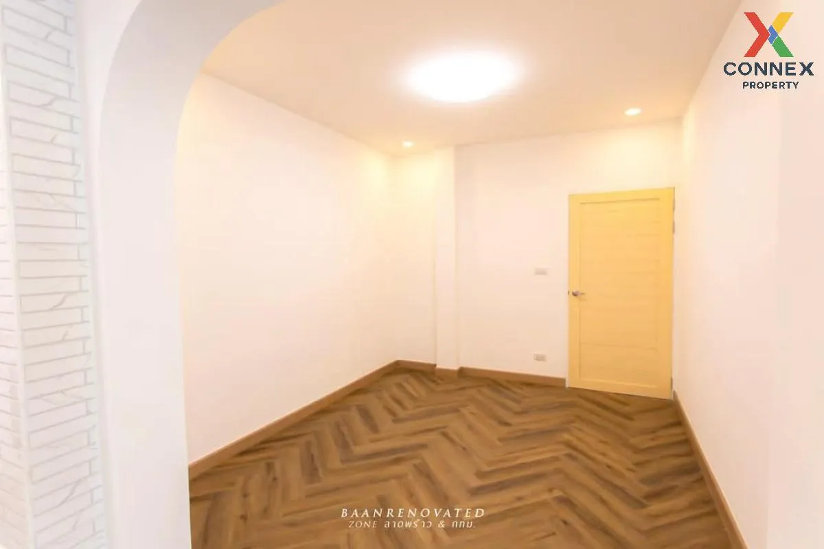 For Sale House , Baan Ratchada 3 , wide frontage , newly renovate