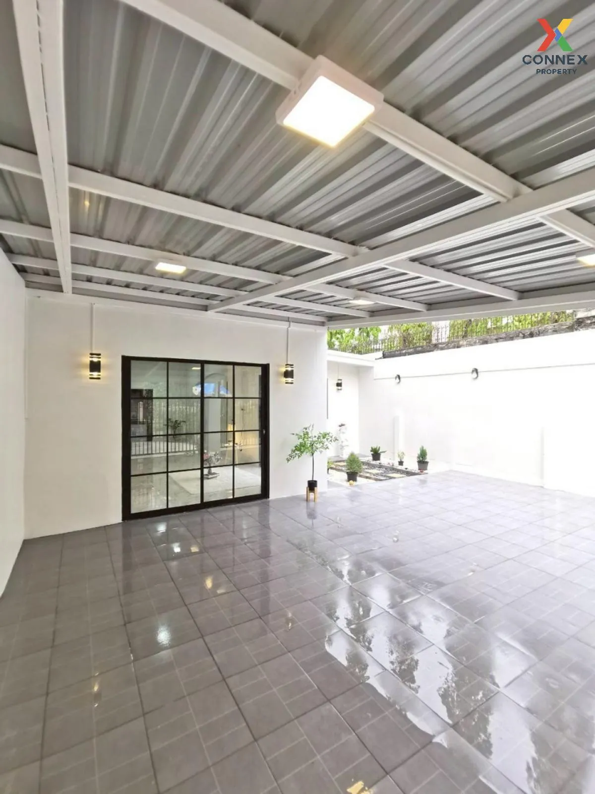 For Sale Townhouse/Townhome  , Petchpailin Phraya Suren 35 , corn