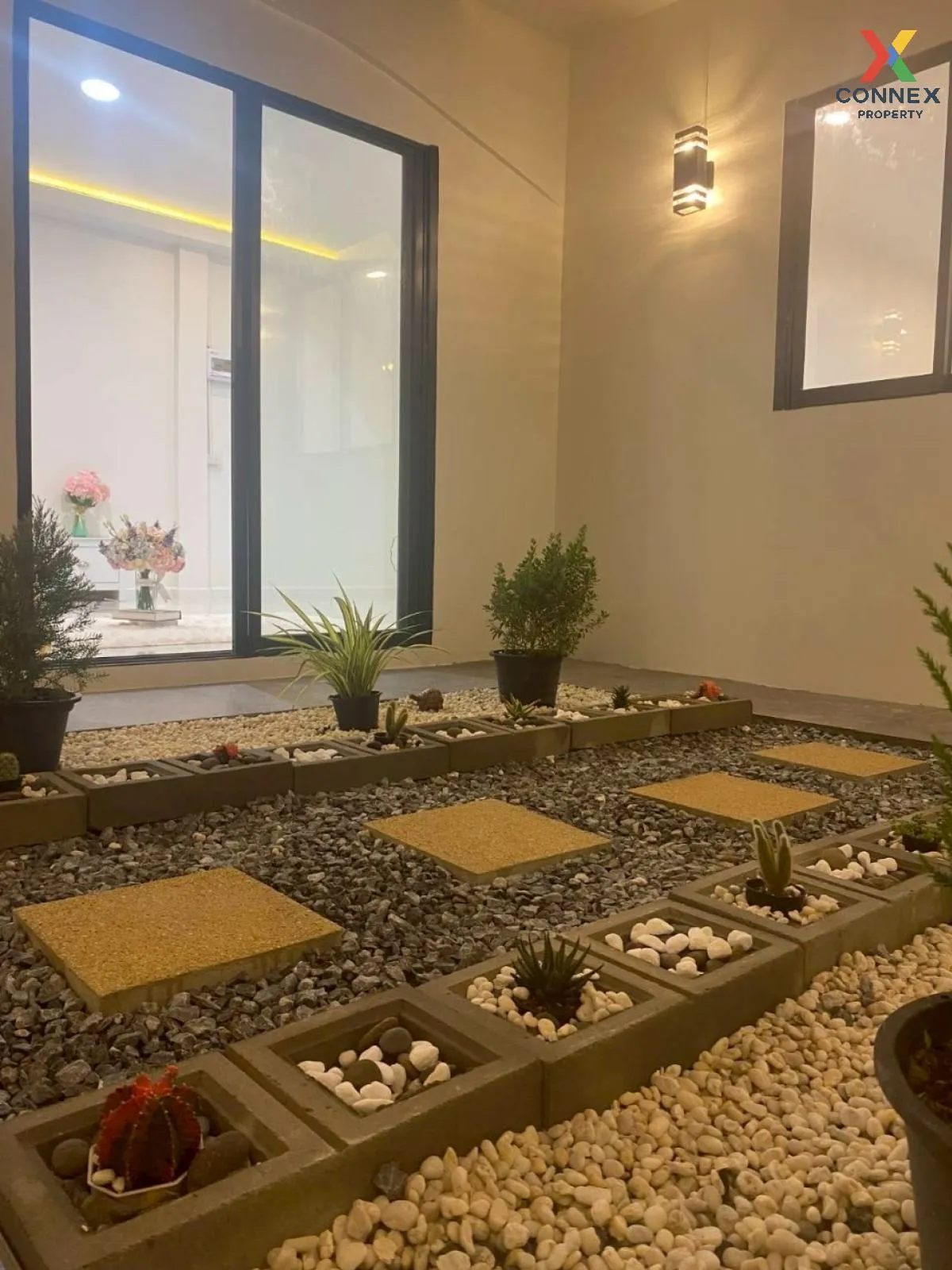 For Sale Townhouse/Townhome  , Petchpailin Phraya Suren 35 , corn