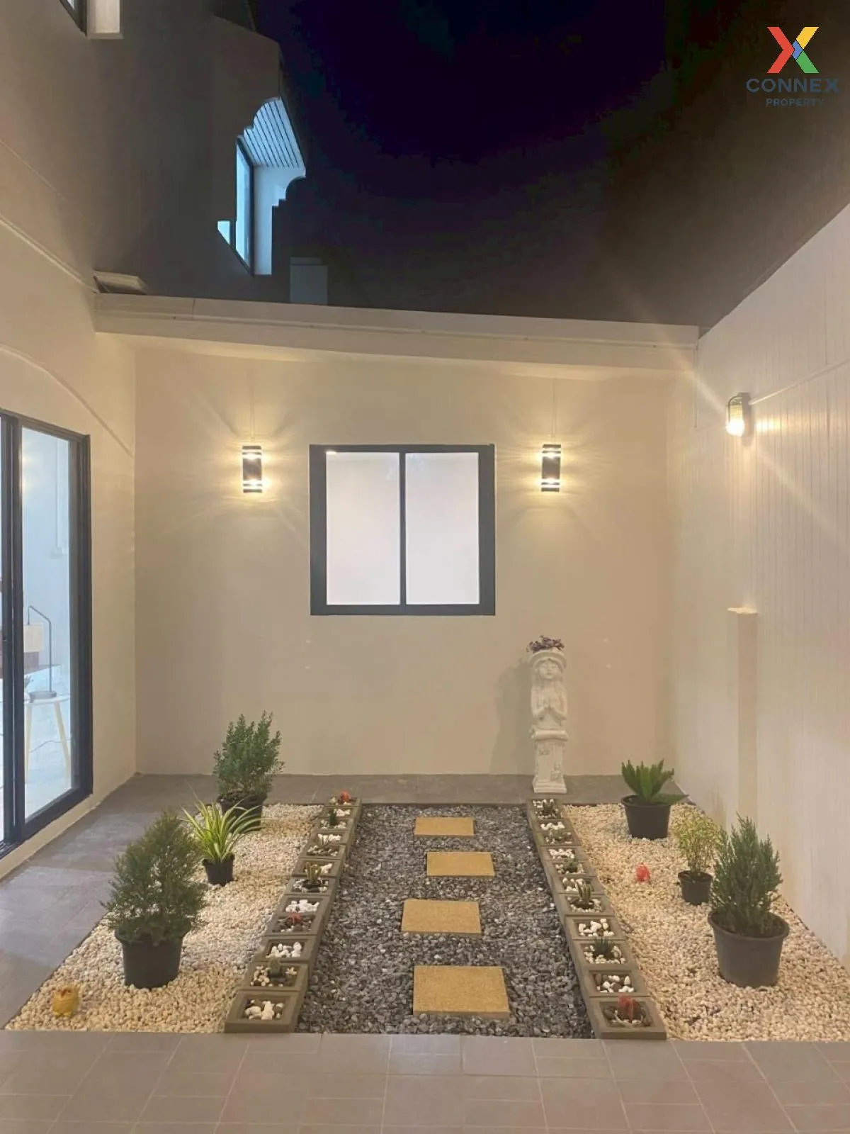 For Sale Townhouse/Townhome  , Petchpailin Phraya Suren 35 , corn