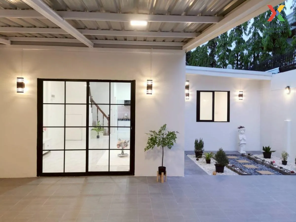 For Sale Townhouse/Townhome  , Petchpailin Phraya Suren 35 , corn