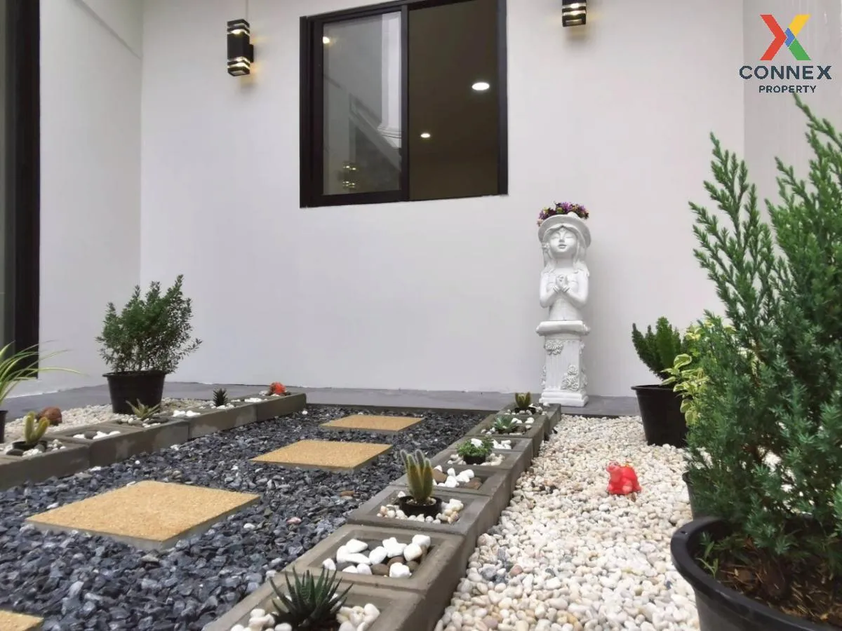 For Sale Townhouse/Townhome  , Petchpailin Phraya Suren 35 , corn