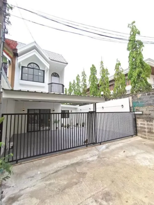 For Sale Townhouse/Townhome  , Petchpailin Phraya Suren 35 , corner unit , wide frontage , newly renovated , Bang Chan , Khlong Sam Wa , Bangkok , CX-120169