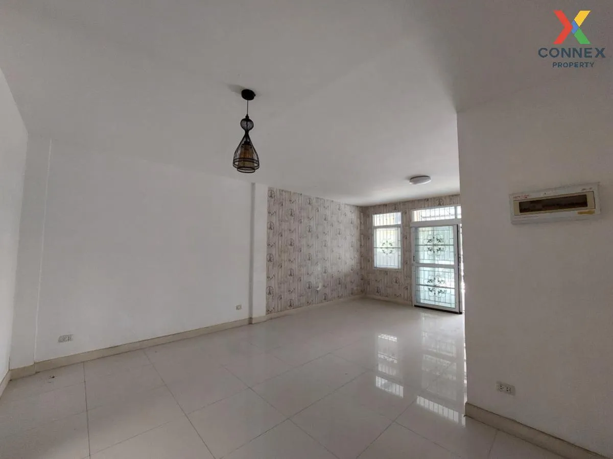 ขายทาวน์เฮ้าส์/ทาวน์โฮม  ทรัพย์รุ่งเรือง ซิตี้ 2 หน้ากว้าง บ้านเก