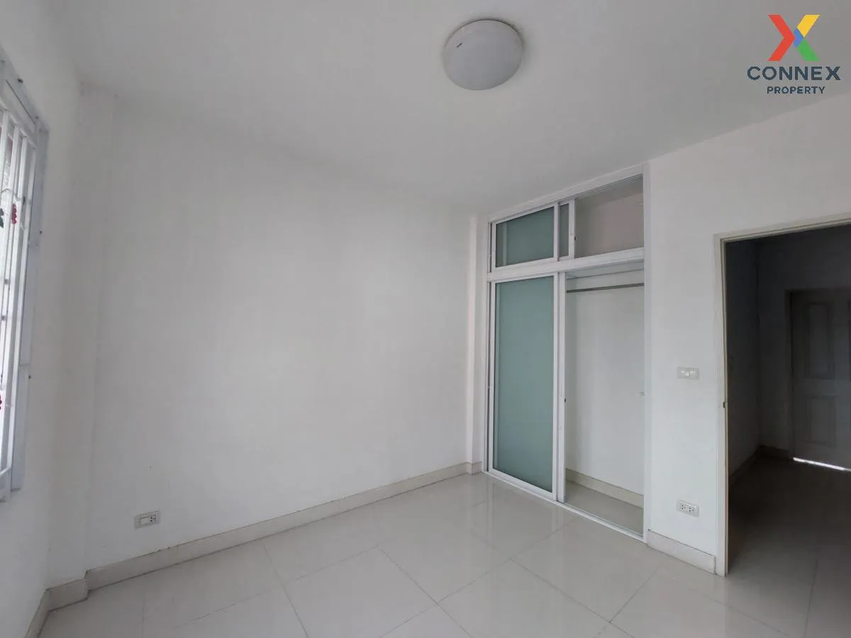 ขายทาวน์เฮ้าส์/ทาวน์โฮม  ทรัพย์รุ่งเรือง ซิตี้ 2 หน้ากว้าง บ้านเก