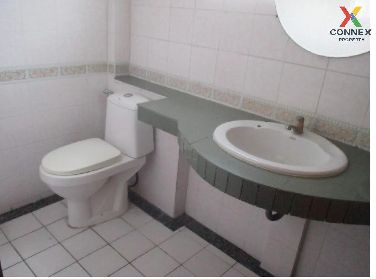 For Sale Commercial Building , Piamsuk Serithai 32 , Khlong Kum ,