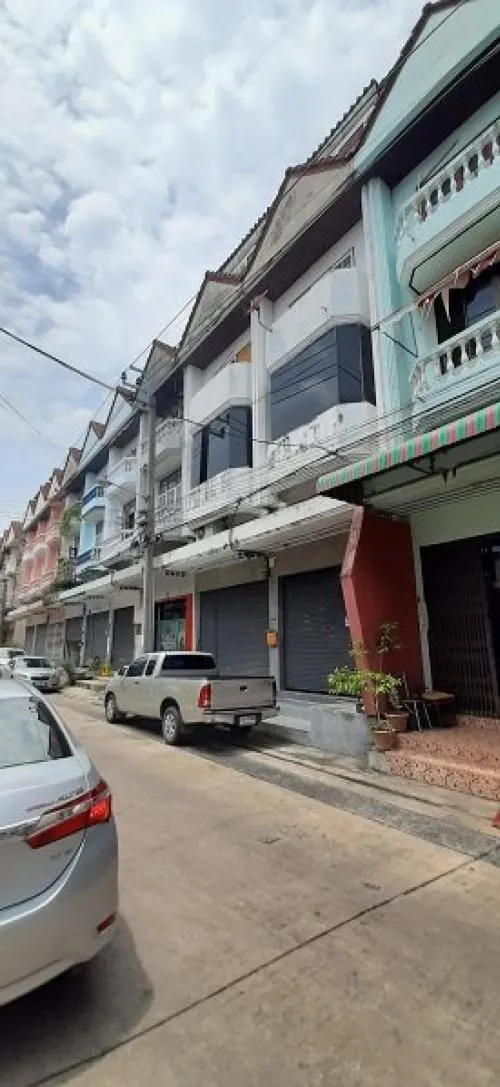 For Sale Commercial Building , Piamsuk Serithai 32 , Khlong Kum , Bang Kapi , Bangkok , CX-120234