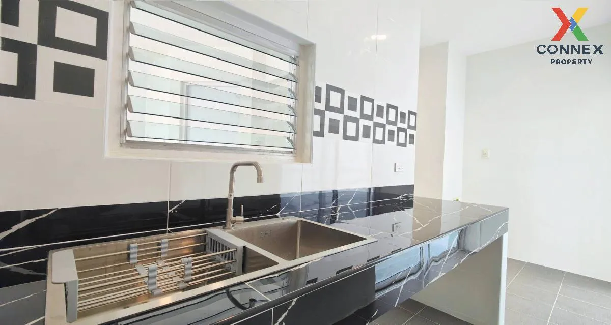 For Sale House , Chaiyaphruek 1 Tiwanon - Ratchaphruek , corner u