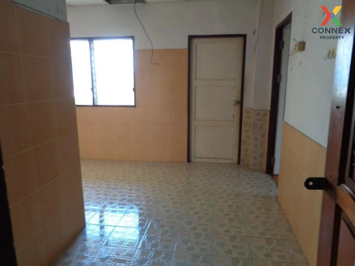 ขายอาคาร โกดังสินค้า 4 ชั้น เมืองสมุทรปราการ ในคลองบางปลากด เมือง