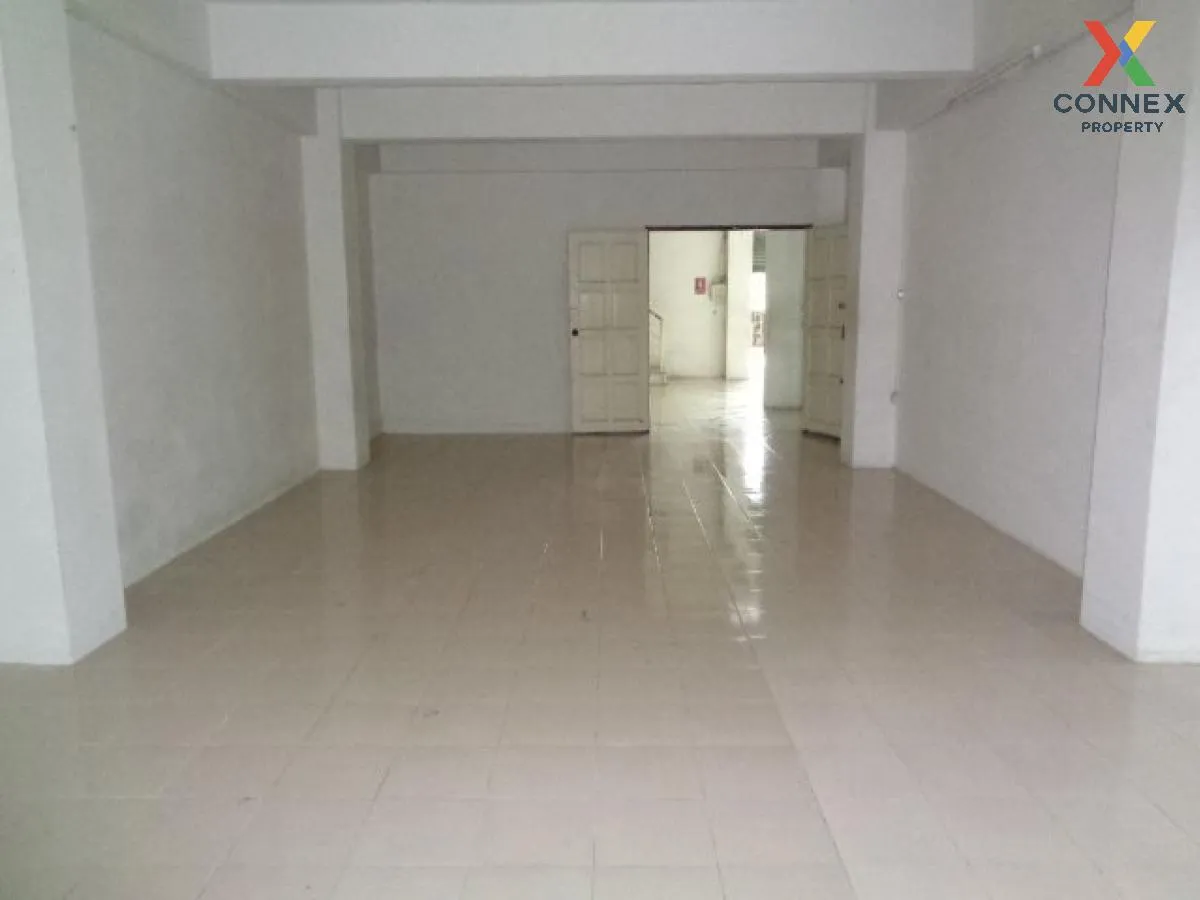 ขายอาคาร โกดังสินค้า 4 ชั้น เมืองสมุทรปราการ ในคลองบางปลากด เมือง