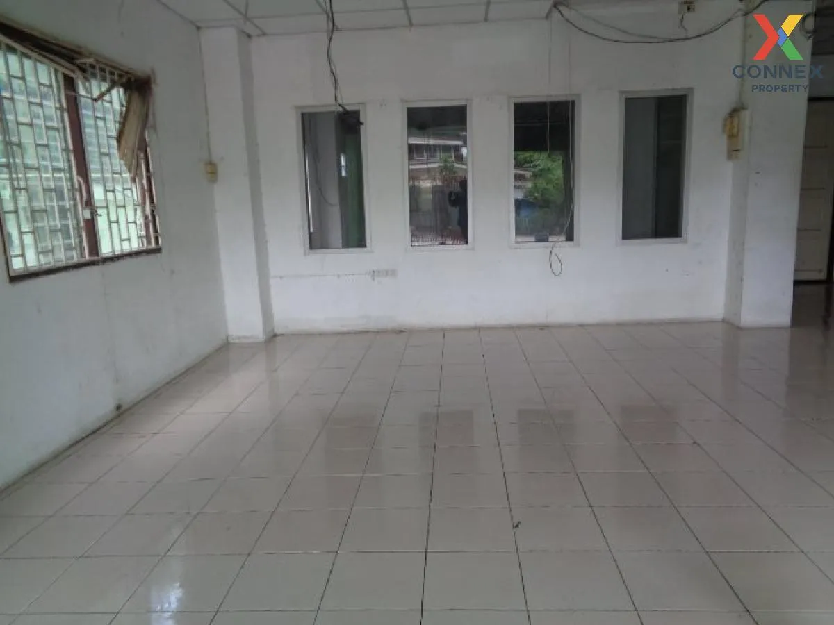 ขายอาคาร โกดังสินค้า 4 ชั้น เมืองสมุทรปราการ ในคลองบางปลากด เมือง