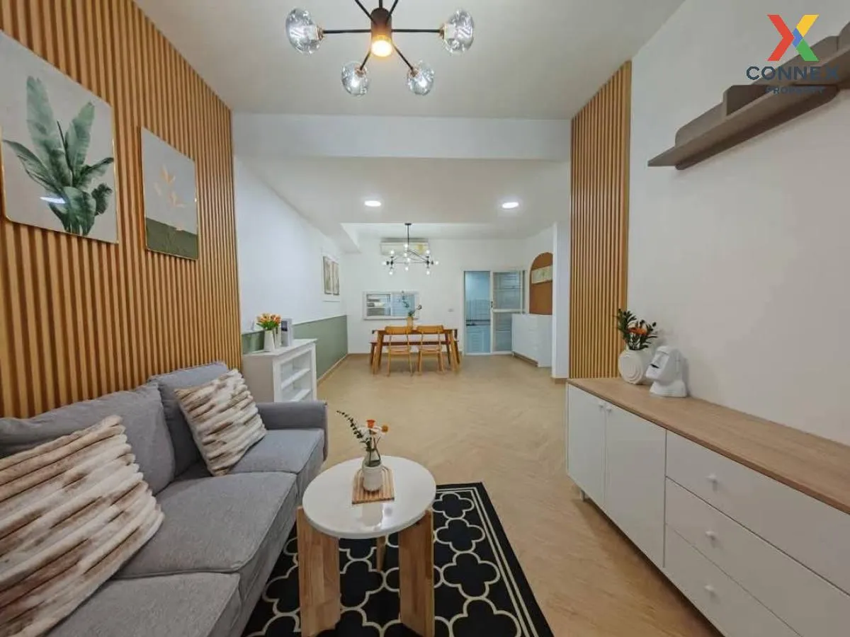 For Sale Townhouse/Townhome  , The Color Phase 5 , newly renovate 3