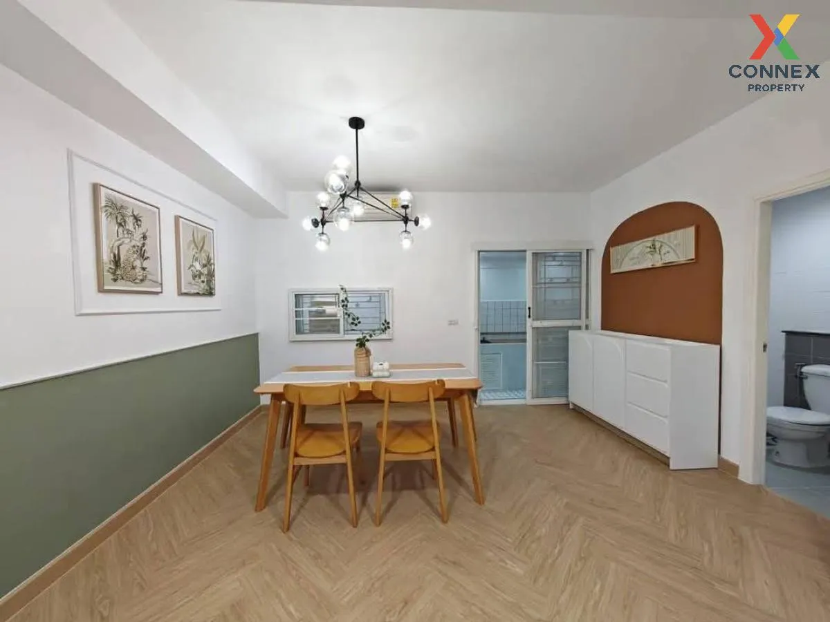 For Sale Townhouse/Townhome  , The Color Phase 5 , newly renovate 4