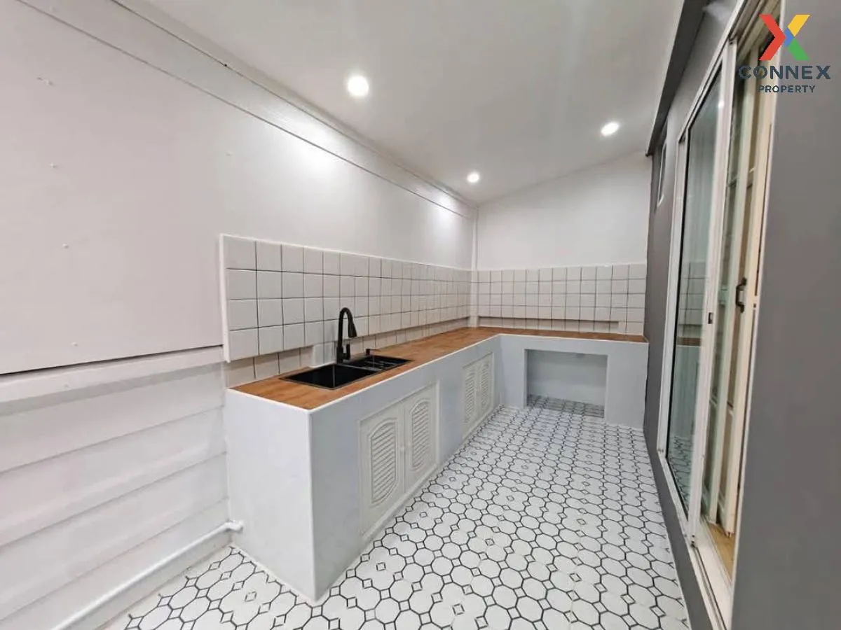 For Sale Townhouse/Townhome  , The Color Phase 5 , newly renovate