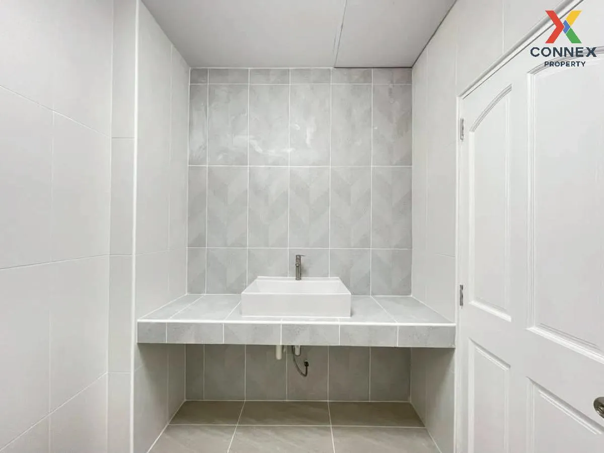 ขายทาวน์เฮ้าส์/ทาวน์โฮม  บ้านเปี่ยมสุข 2  ห้องมุม รีโนเวทใหม่ บาง