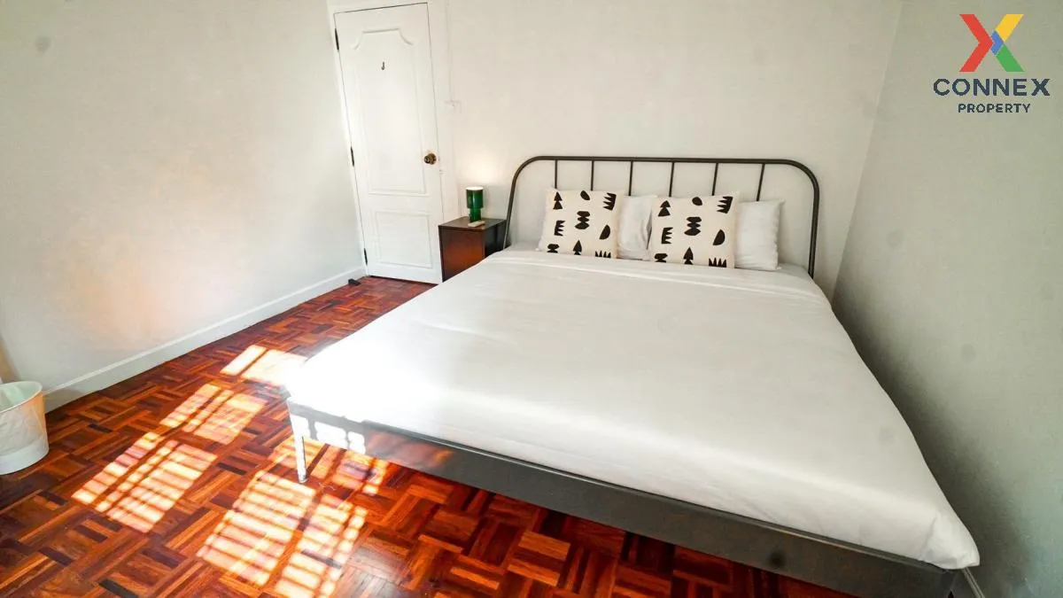 For Rent 2 - storey townhouse in Soi Thara Rom 2 Thonglor Bangkok